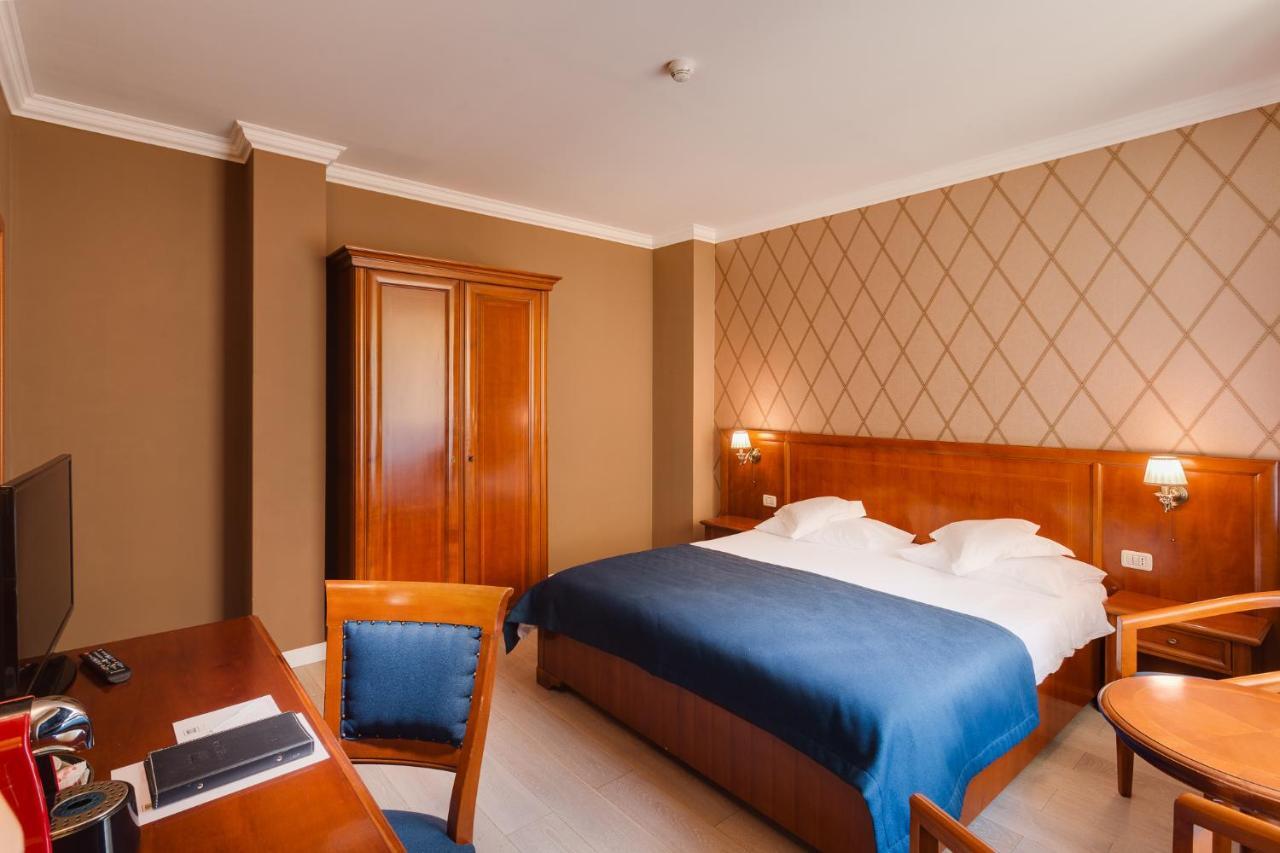 Hotel Opera Plaza Kluż-Napoka Zewnętrze zdjęcie