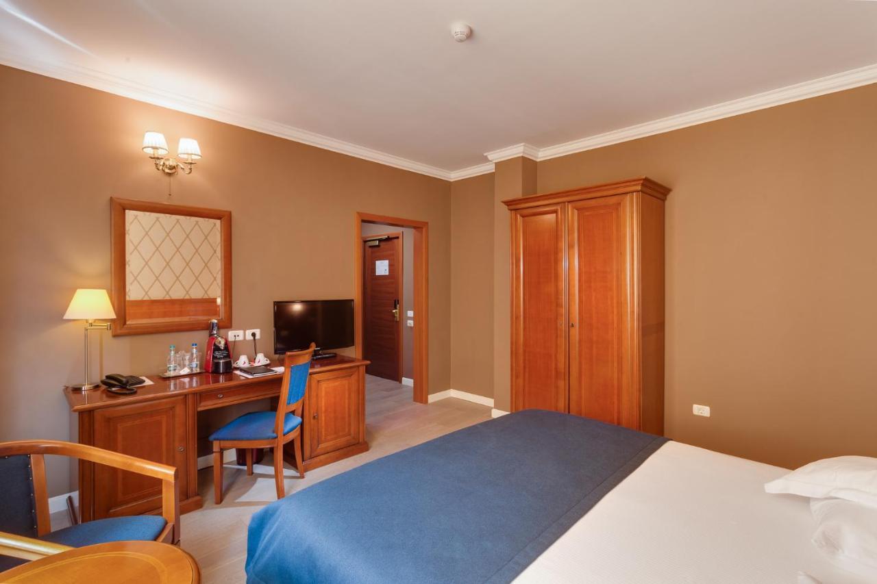 Hotel Opera Plaza Kluż-Napoka Zewnętrze zdjęcie
