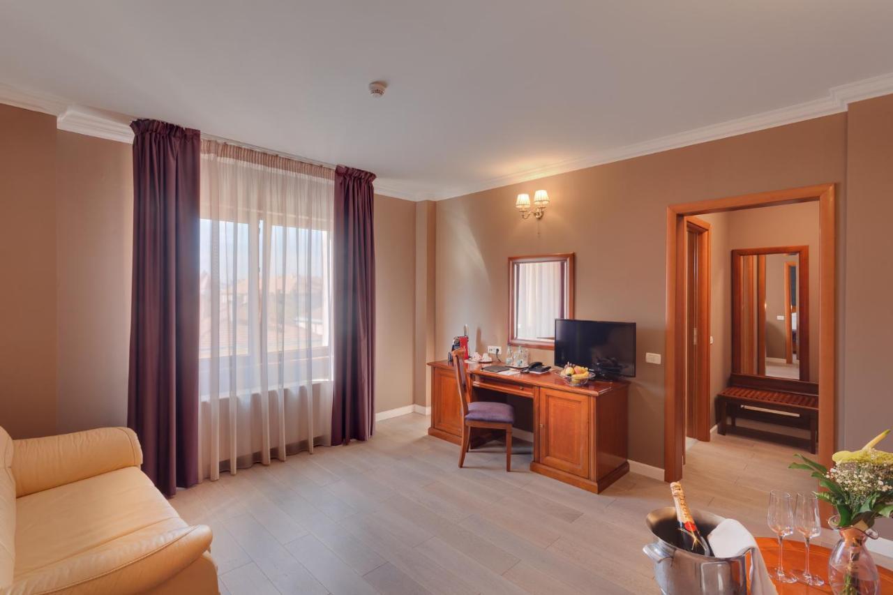 Hotel Opera Plaza Kluż-Napoka Zewnętrze zdjęcie