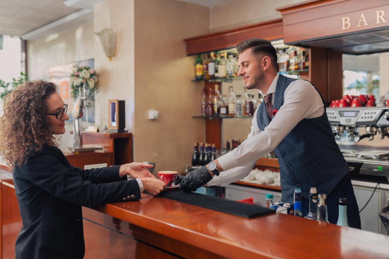 Hotel Opera Plaza Kluż-Napoka Zewnętrze zdjęcie